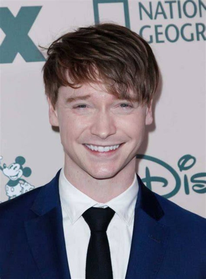 Calum-Worthy-Bio Calum Worthy Bio, Age, Net Worth, Family, Girlfriend, Is He Gay?