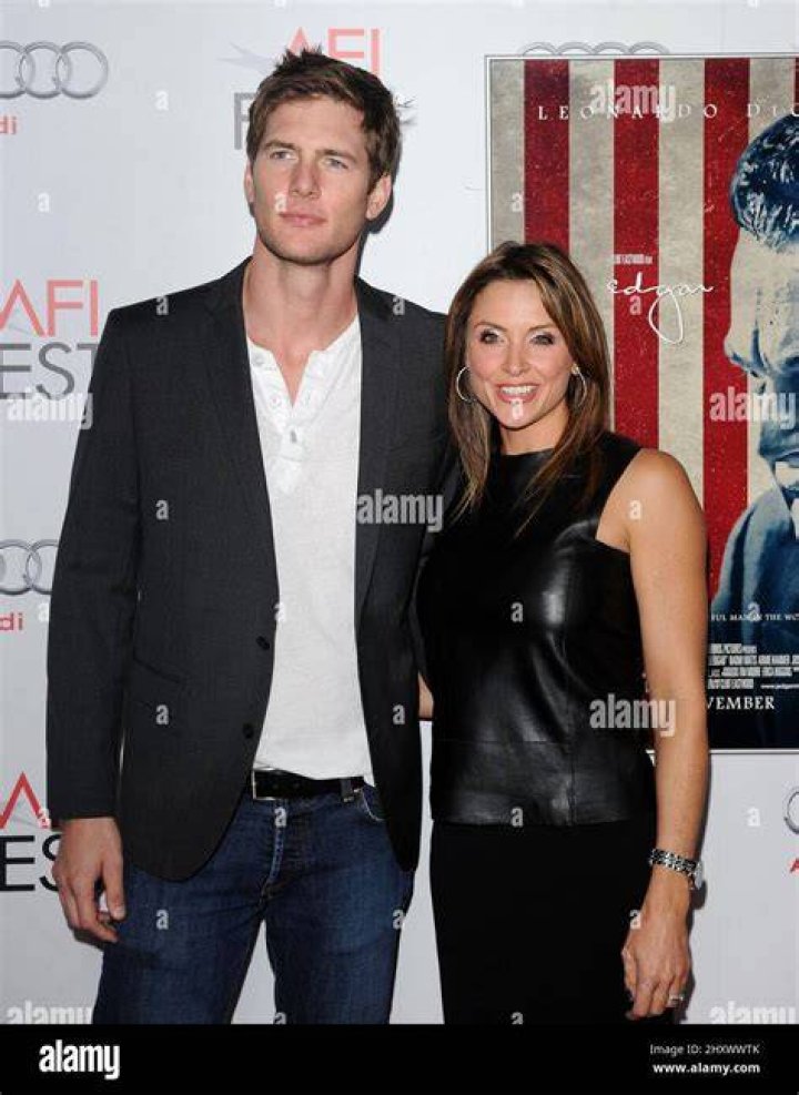Danielle Kirlin, Ryan McPartlin's Wife