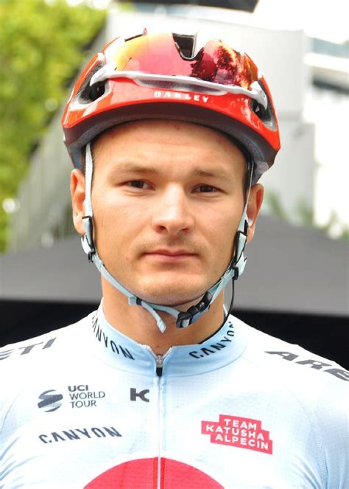 Dmitry Strakhov height