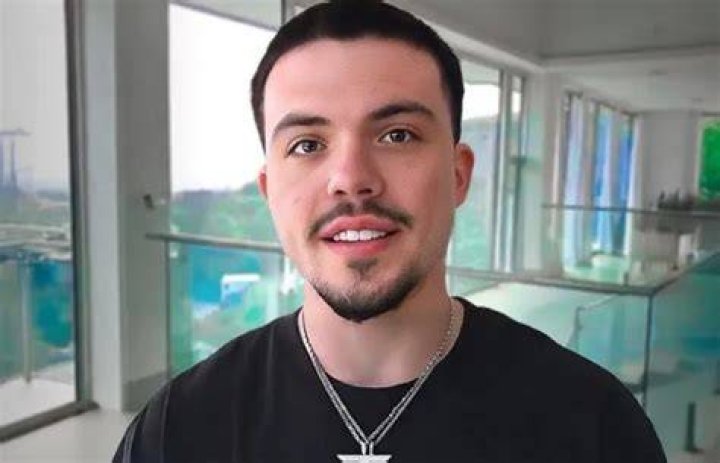 Faze Adapt Bio, Girlfriend, Sister, Net Worth, Age, Height and Quick Facts