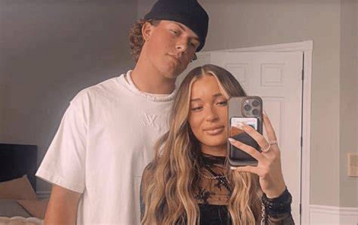 helloxsam’s Girlfriend: Who is helloxsam Dating?
