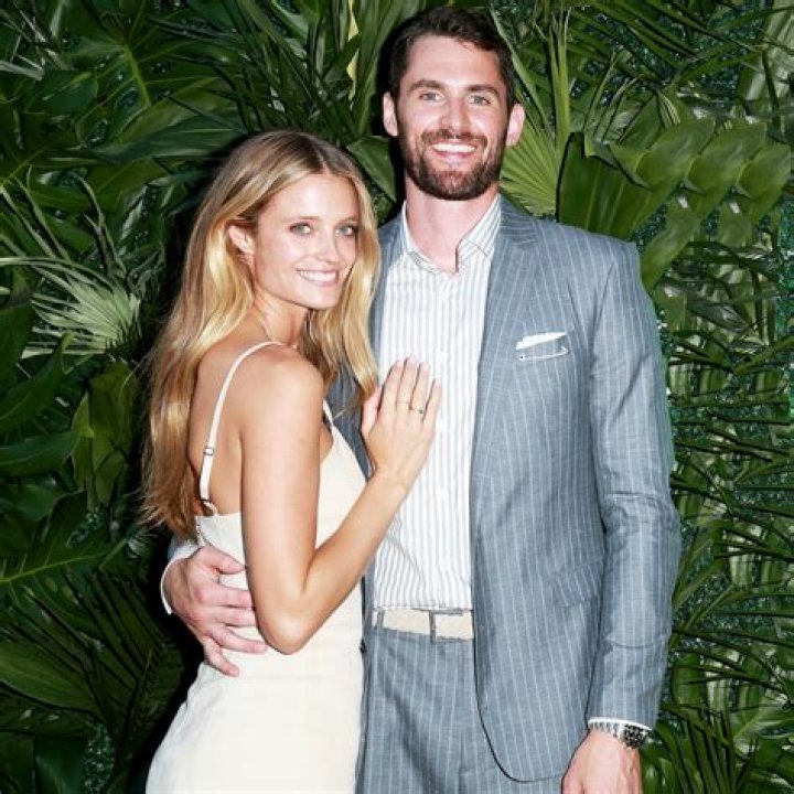Kevin Love, Kate Bock's Boyfriend