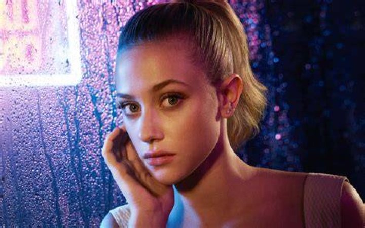Lili Reinhart