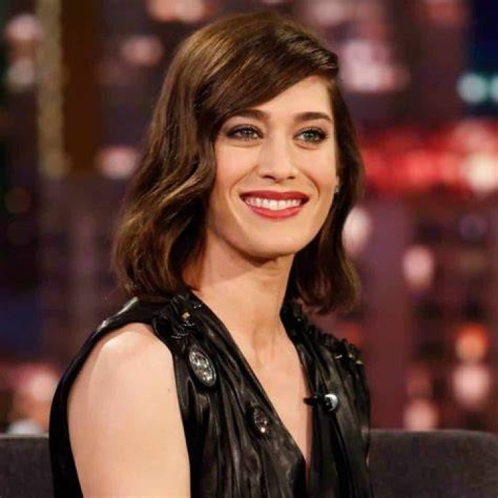 Lizzy Caplan net worth 