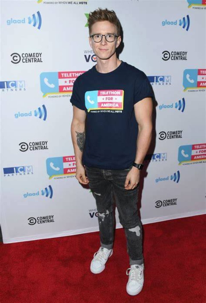 Tyler Oakley net worth 